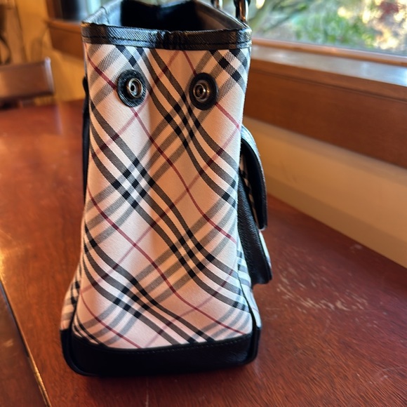 Burberry Nova Check Satchel in Excellent Condition - Picture 9 of 10